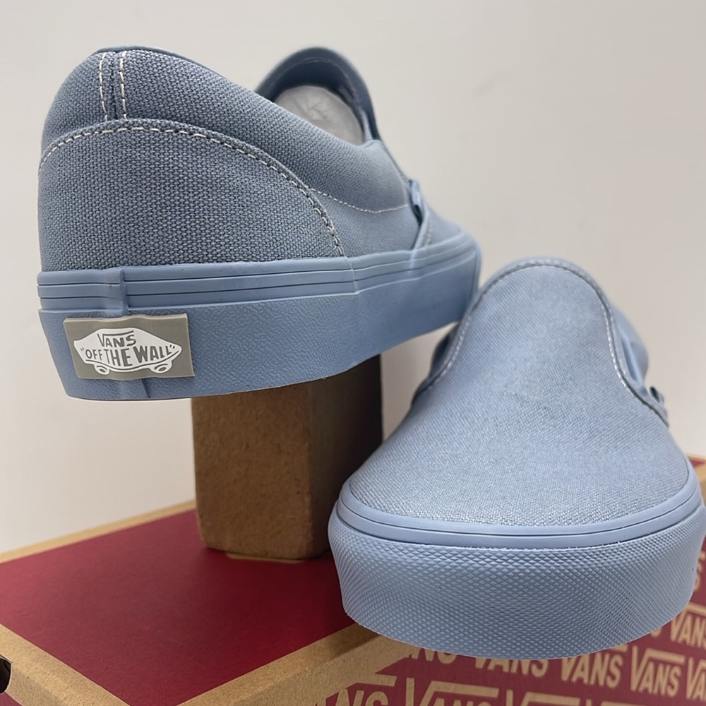 Vans WMNS Sky Blue Canvas Classic Slip-On
Pastel Mono Dusty Blue
VN000CT5DSB - Picture 9 of 16